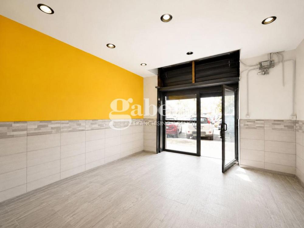 negozio in vendita a Roma in zona Prenestino-Centocelle