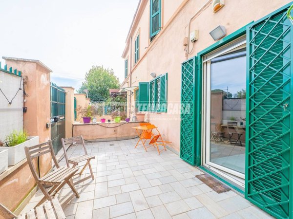 casa indipendente in vendita a Roma in zona Tuscolano