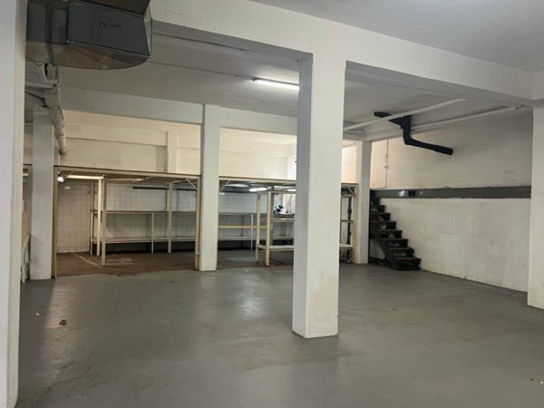 negozio in vendita a Roma in zona Romanina