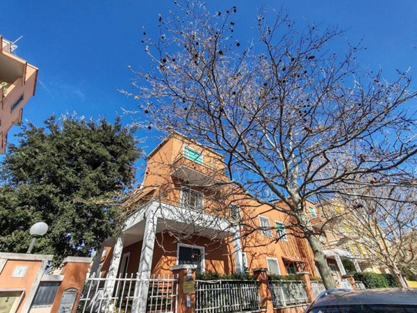 appartamento in vendita a Roma in zona Ostia