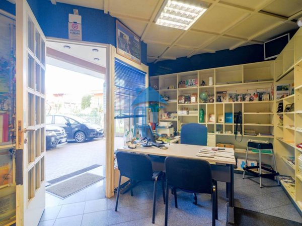 negozio in vendita a Roma in zona Casal Morena