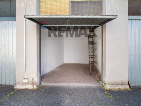 locale di sgombero in vendita a Roma in zona Acilia