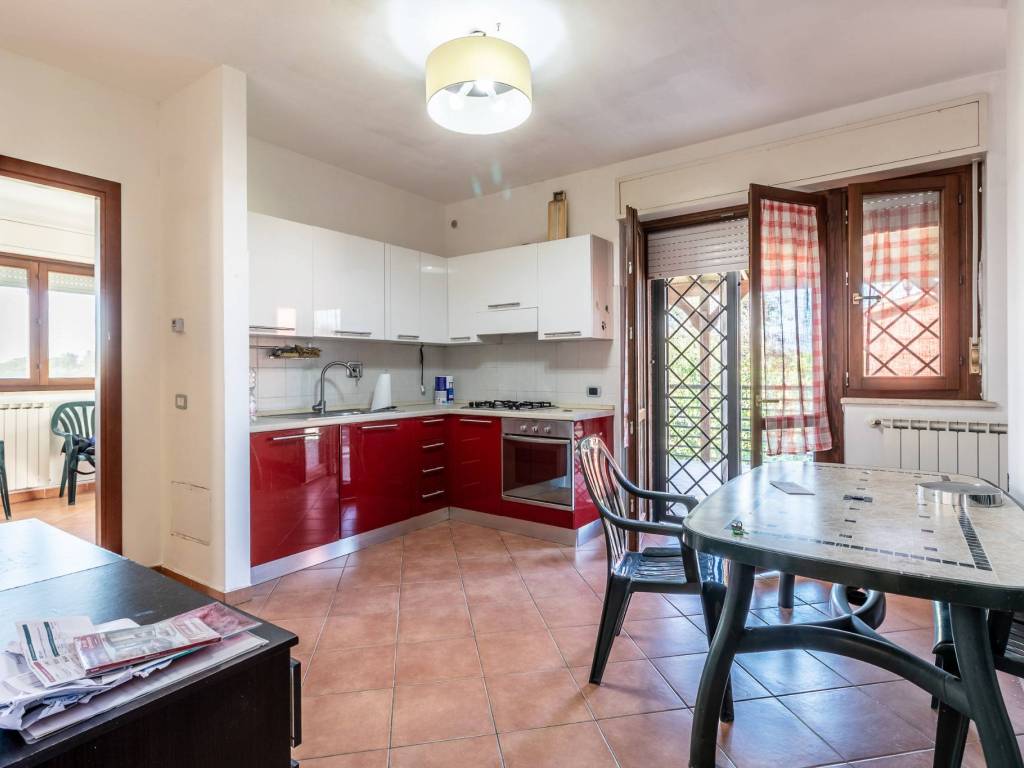 appartamento in vendita a Roma in zona Castelverde