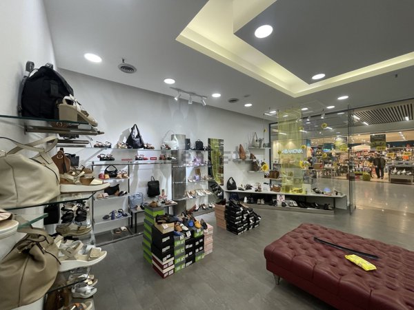 locale commerciale in vendita a Roma in zona Gianicolense