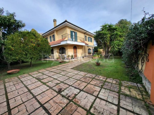 casa indipendente in vendita a Roma in zona Infernetto