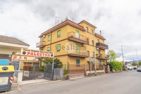 appartamento in vendita a Roma in zona Torre Angela