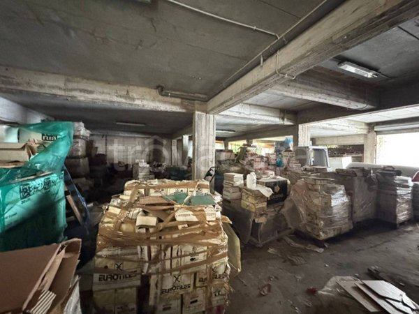 negozio in vendita a Roma in zona Finocchio