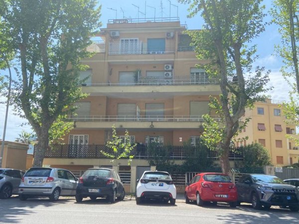 appartamento in vendita a Roma in zona Castel Fusano