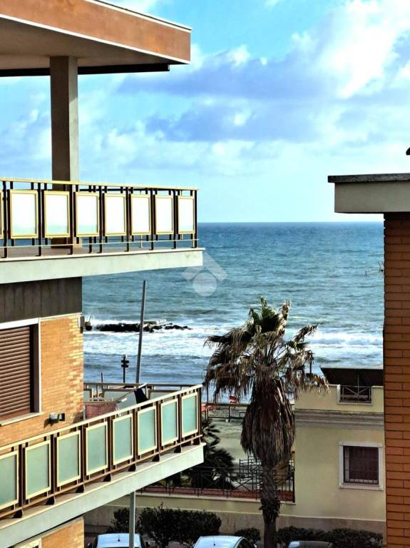 appartamento in vendita a Roma in zona Ostia