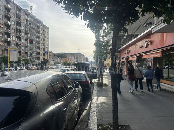 locale commerciale in vendita a Roma in zona Pietralata