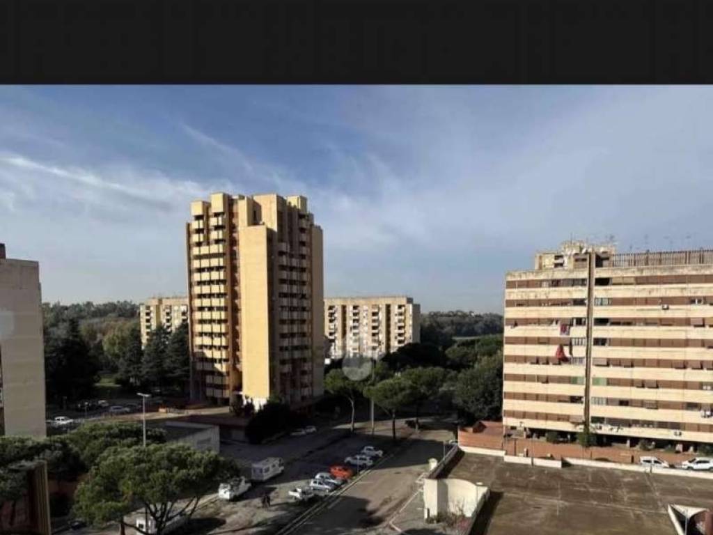 negozio in vendita a Roma in zona Torrino