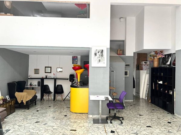 negozio in vendita a Roma in zona Tuscolano