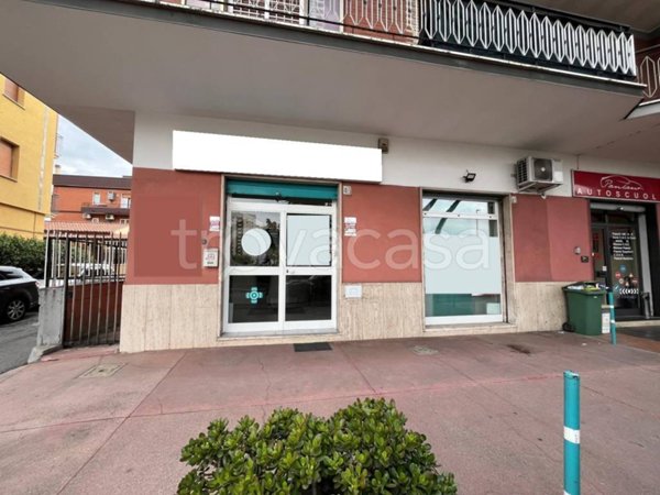 negozio in vendita a Roma in zona Torre Angela