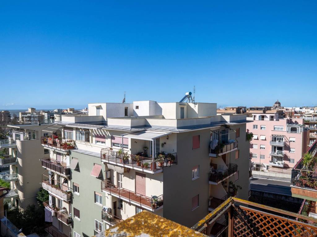 appartamento in vendita a Roma in zona Ostia