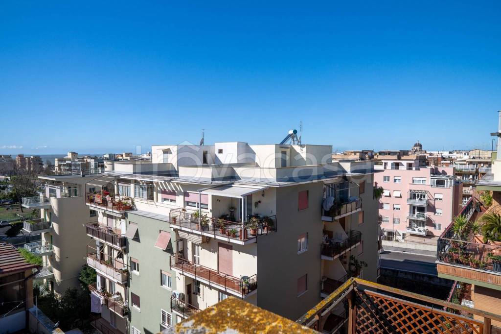 appartamento in vendita a Roma in zona Ostia