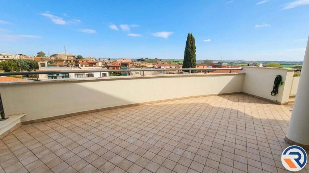 appartamento in vendita a Roma in zona Acilia