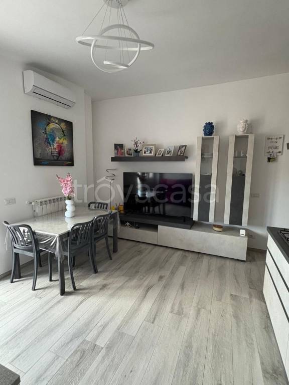 appartamento in vendita a Roma in zona Colle Prenestino