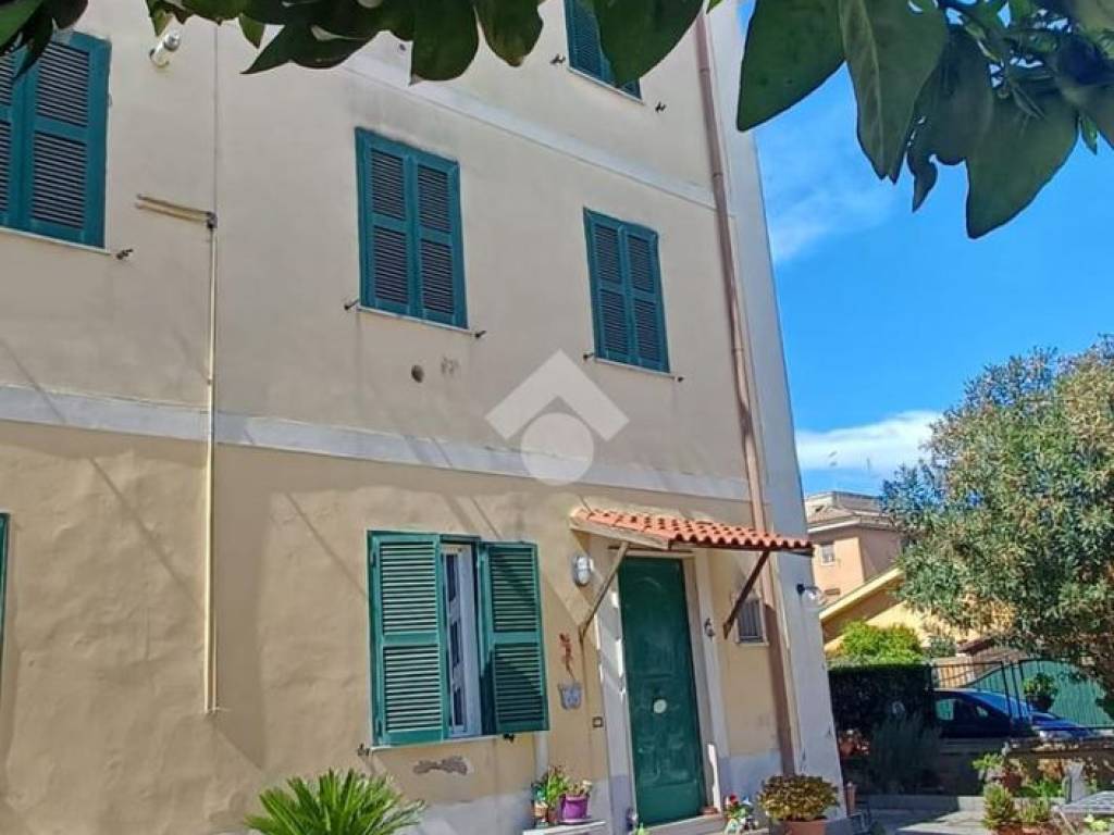 appartamento in vendita a Roma in zona Ardeatino