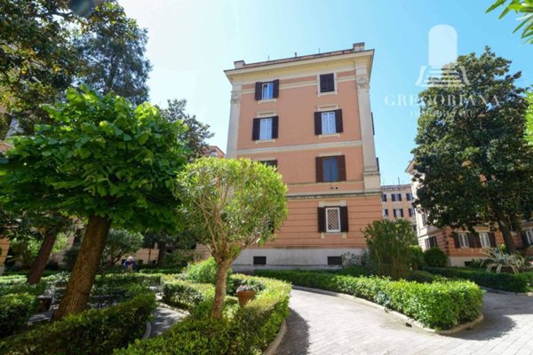 appartamento in vendita a Roma in zona Appio Latino