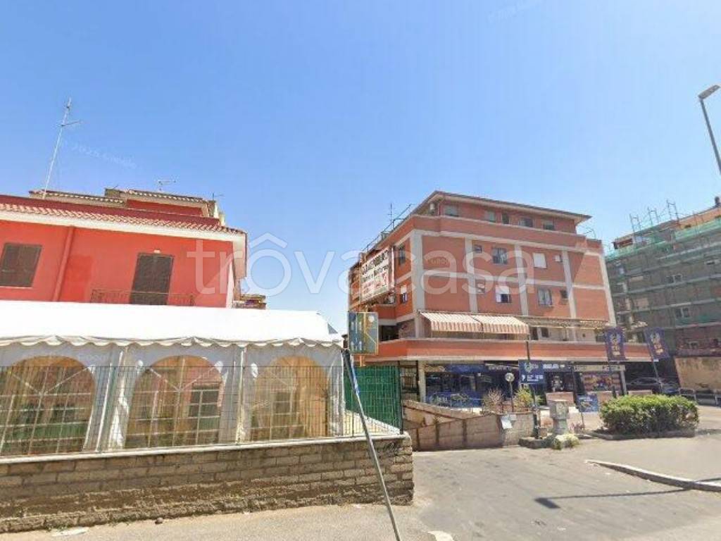 locale commerciale in vendita a Roma in zona Tor Sapienza
