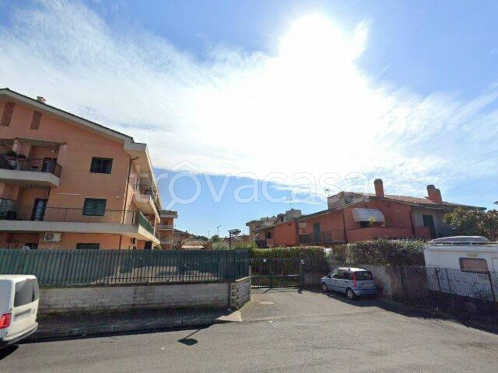 appartamento in vendita a Roma in zona Casal Morena