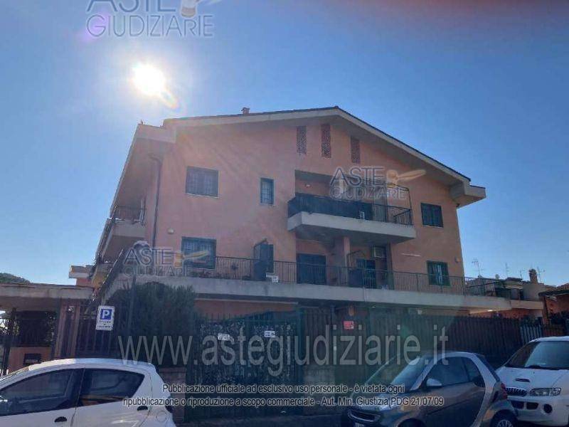 appartamento in vendita a Roma in zona Casal Morena