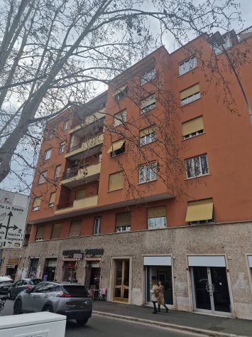 appartamento in vendita a Roma in zona Tuscolano