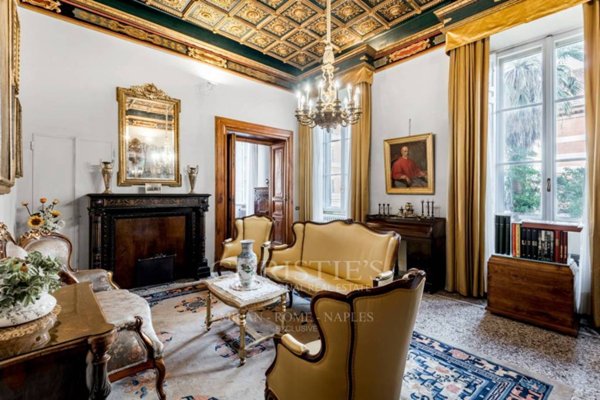 appartamento in vendita a Roma in zona Rione Monti/Campitelli