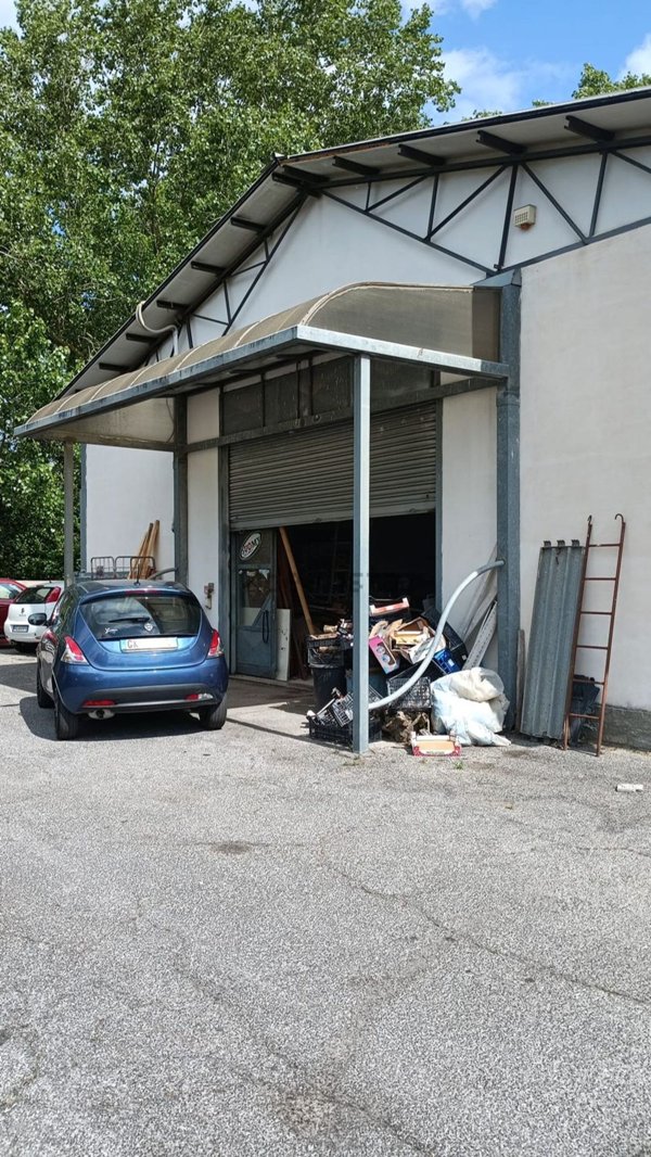 locale di sgombero in vendita a Roma in zona Casalotti
