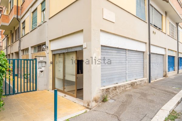 locale commerciale in vendita a Roma in zona Portuense