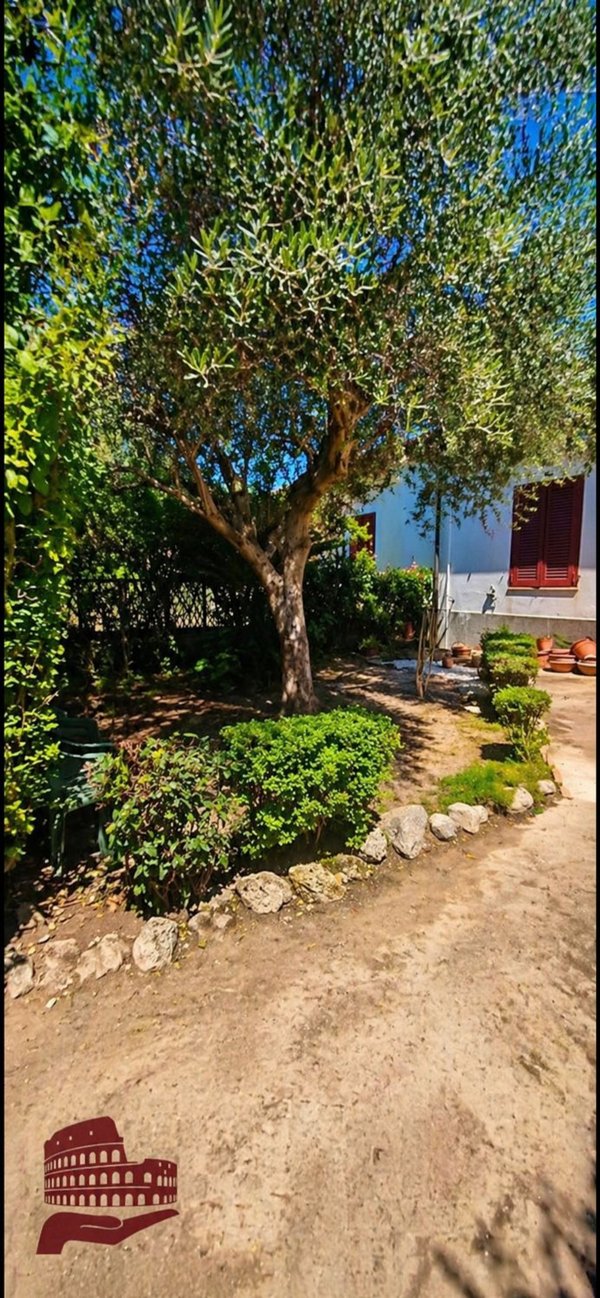 casa indipendente in vendita a Roma in zona Casal Morena