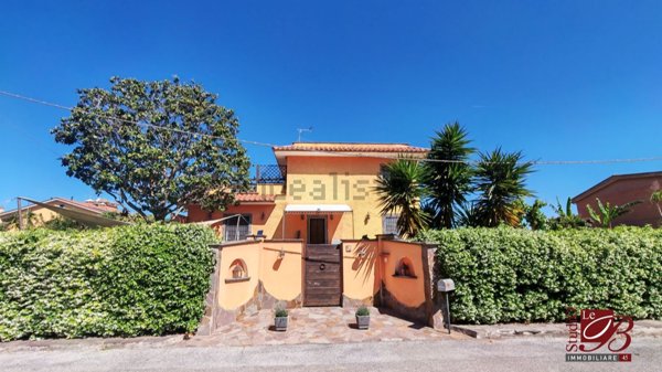 casa indipendente in vendita a Roma in zona Infernetto