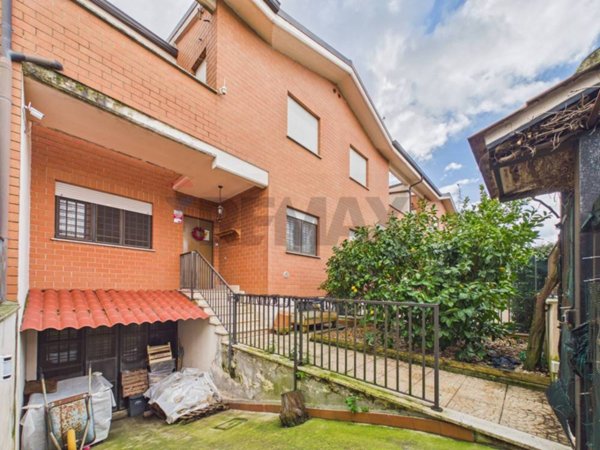 casa indipendente in vendita a Roma in zona Cesano