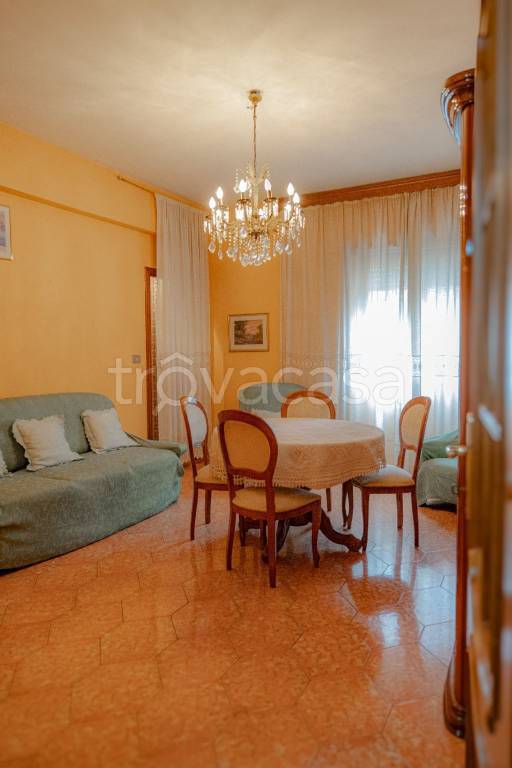appartamento in vendita a Roma in zona Torre Spaccata