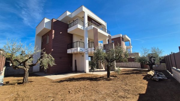 casa indipendente in vendita a Roma in zona Torre Gaia
