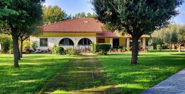 casa indipendente in vendita a Roma in zona Castel di Guido
