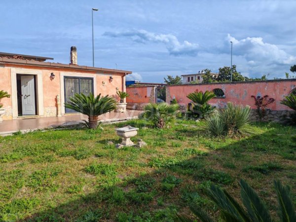 casa indipendente in vendita a Roma in zona Finocchio