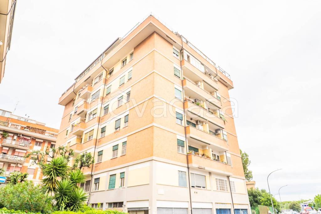negozio in vendita a Roma in zona Portuense