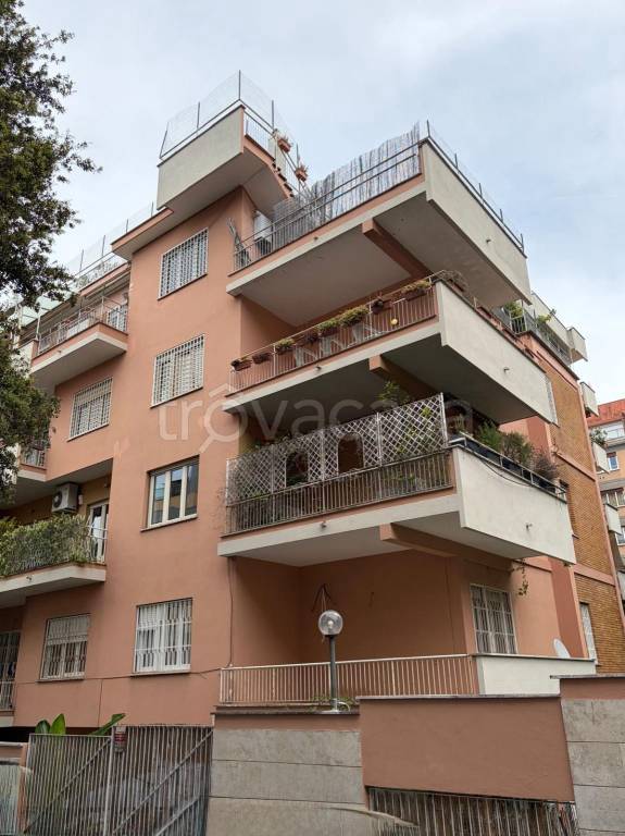 appartamento in vendita a Roma in zona Tor di Quinto