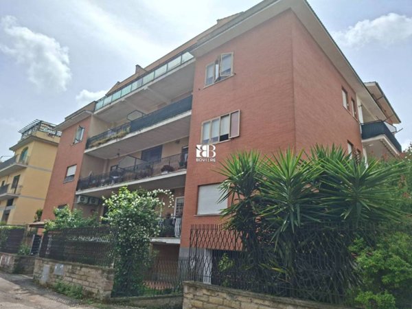 appartamento in vendita a Roma in zona Torrione Cerquetta