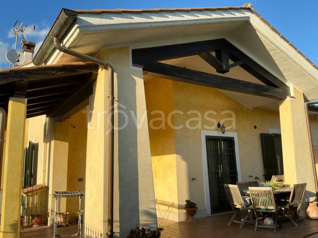 casa indipendente in vendita a Roma in zona Cesano