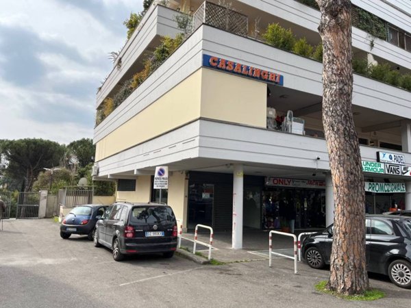 negozio in vendita a Roma in zona Tor di Quinto