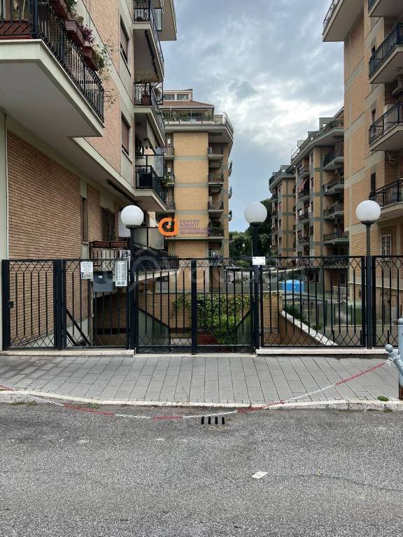 appartamento in vendita a Roma in zona Tuscolano