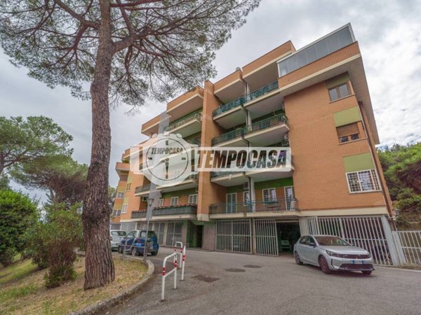 appartamento in vendita a Roma in zona Colle del Sole