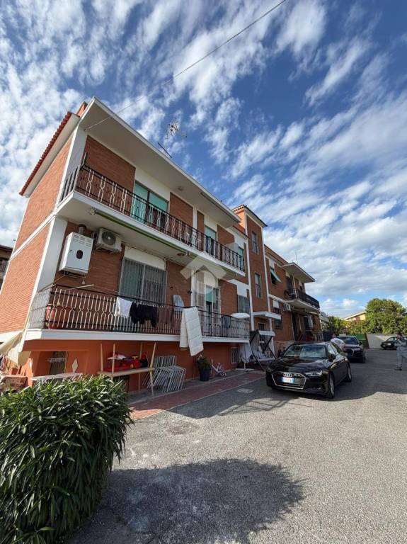 appartamento in vendita a Roma in zona Castelverde
