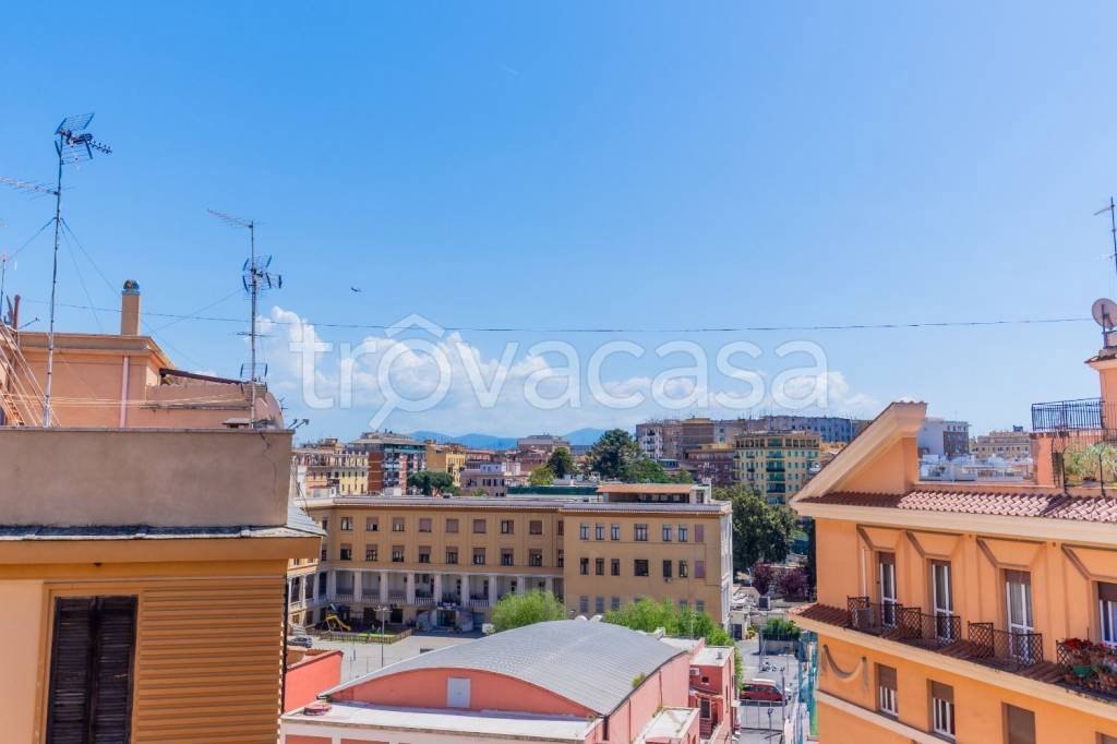 appartamento in vendita a Roma in zona Appio Latino