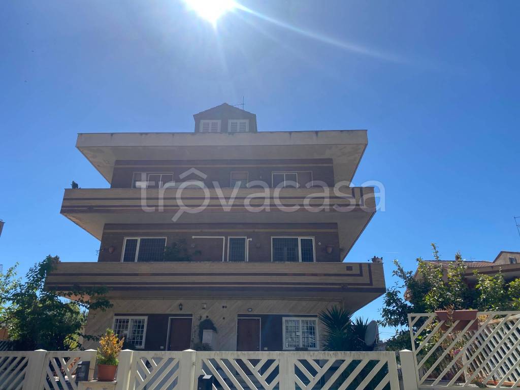 appartamento in vendita a Roma in zona Vitinia