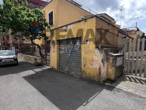locale di sgombero in vendita a Roma in zona Prenestino-Centocelle