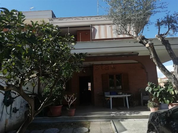 pentavano in vendita a Roma in zona Acilia
