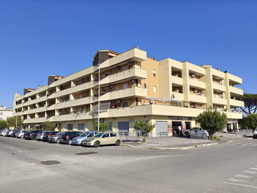 negozio in vendita a Roma in zona Dragona/Bagnoletto